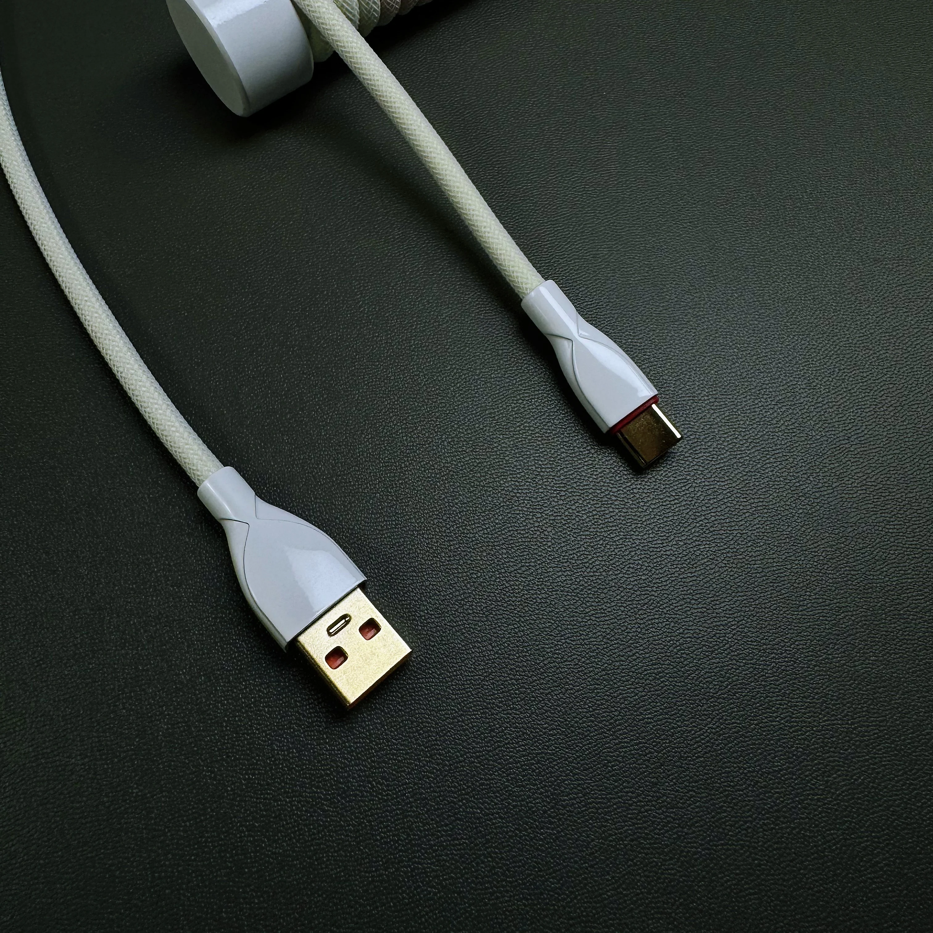 OZO Classic Coiled USB to USB-C Cable for Mechanical Keyboards - Image 4