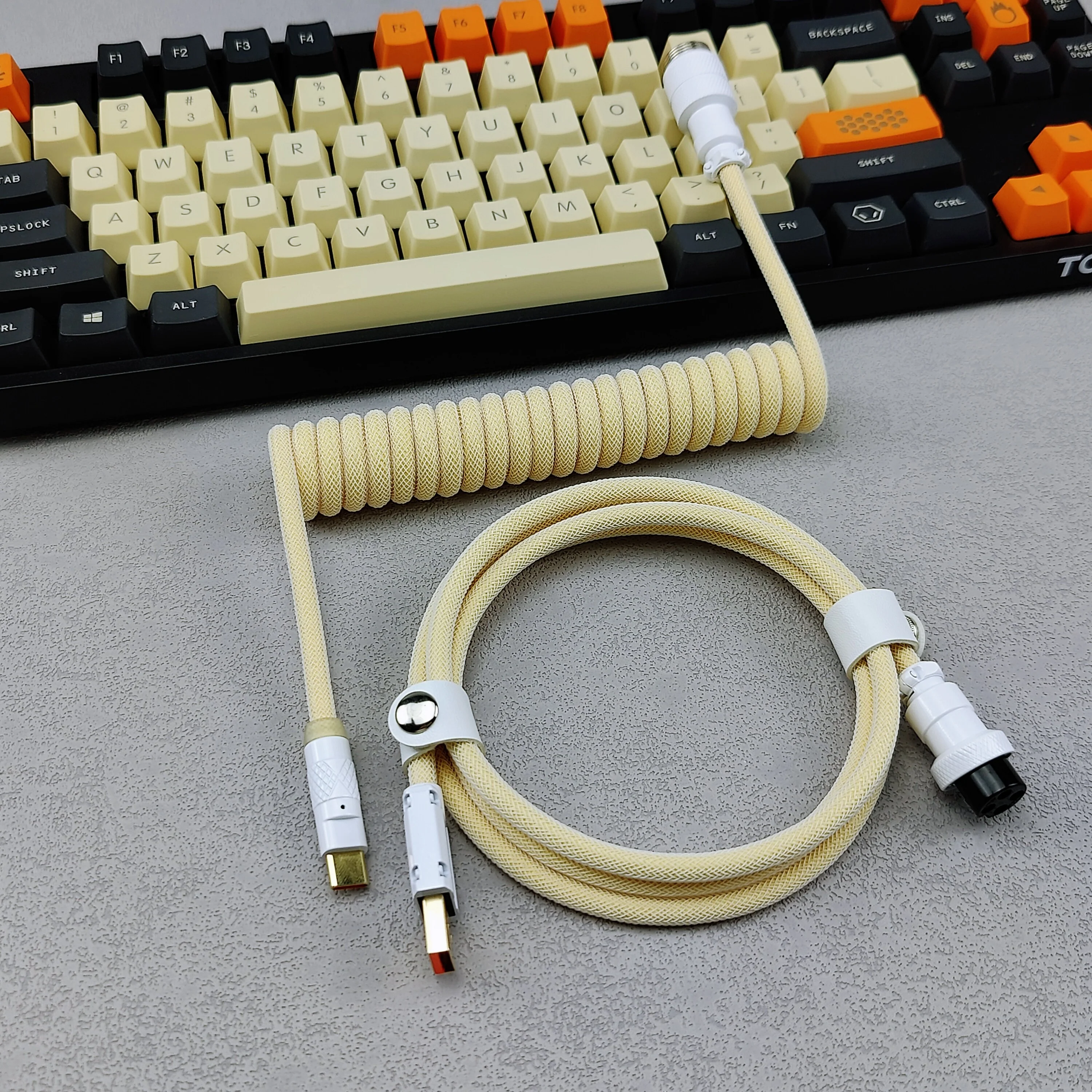 OZO Dual-Tone Coiled USB to USB-C Cable for Mechanical Keyboards - Image 4